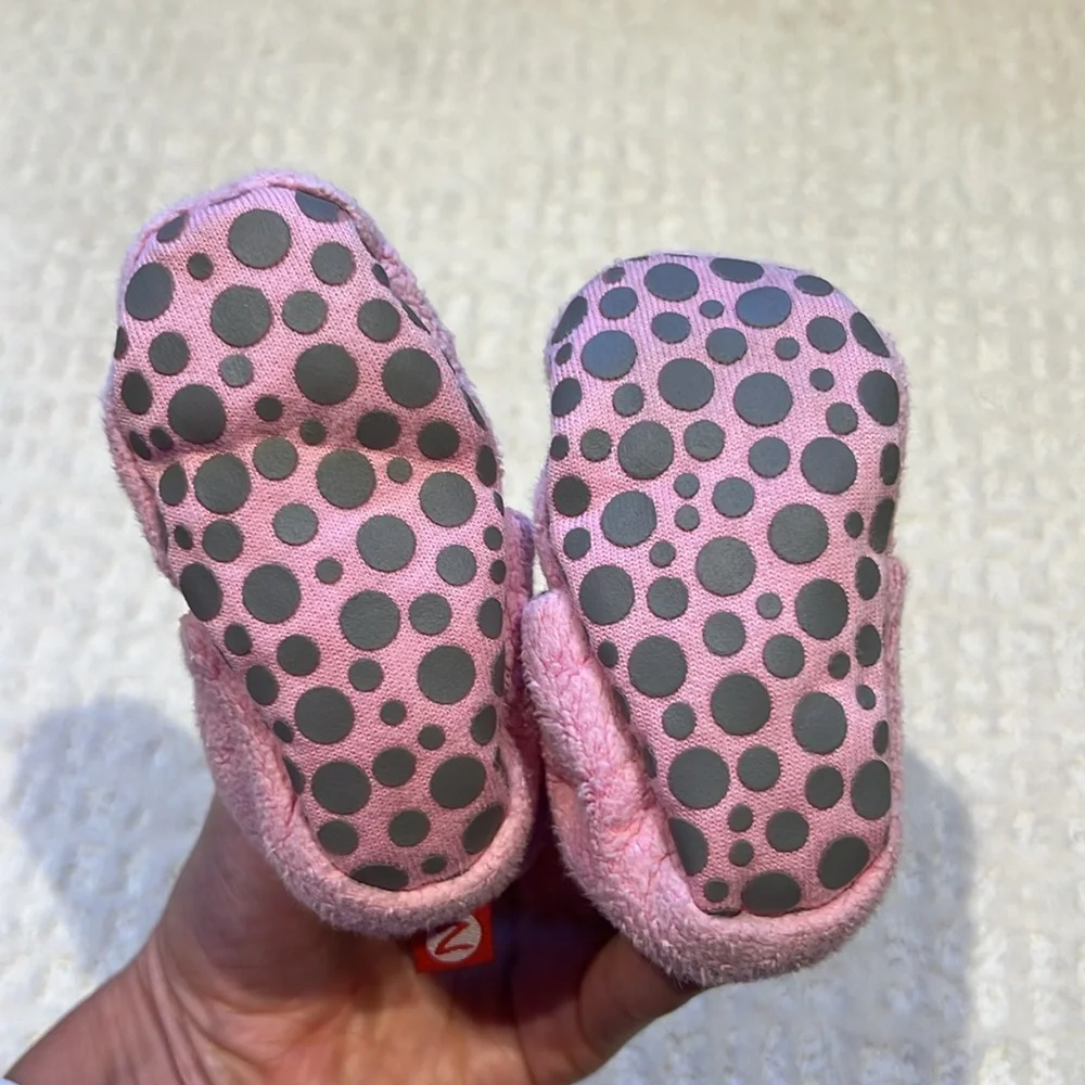 Zutano baby girl 12 month beautiful pink booties - easy to wear and keep on